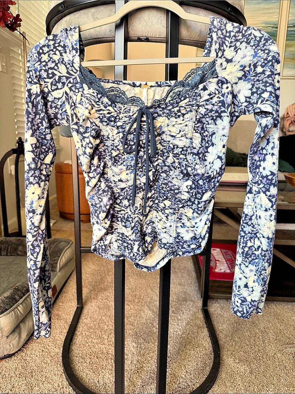 Free People Long Sleeve Floral Blouse in Blue & White Size XS Like New